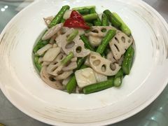 马蹄百合炒鲜露笋-悦湖公馆