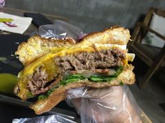 -HIGH FIVE哈福手工汉堡(桂林路店)