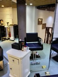-SIX Hair Consultant