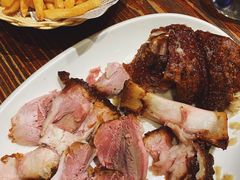 德式烤猪肘-1886德国汽车餐厅(外滩十六铺码头店)