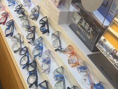-优医视平价眼镜蔡司依视路折扣工厂店(十里堡店)