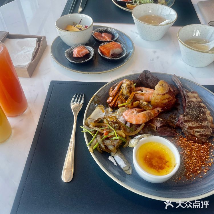 哈尔滨丽思卡尔顿自助餐[调皮]