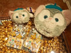 -小镇影院迪士尼小熊Duffy与他的朋友合影地