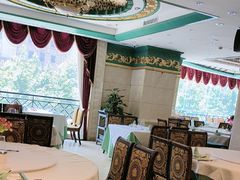 -王朝大酒店徐汇店-地面停车场