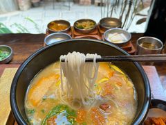 -银米·云南传统过桥米线(双廊黑金冠店)