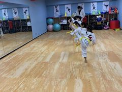 -嗨动跆拳道体能馆(菜百店)