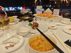 -深圳富苑皇冠假日套房酒店