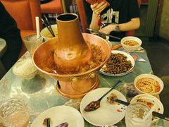 土司铜锅油焖鸡-浩海火燒雲傣家菜(静安芮欧店)