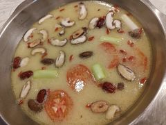 白锅-冯鱼头火锅(青蓝山美食一条街店)