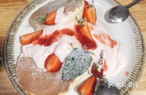 Cloudy Strawberry Souffle