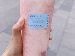 草莓芝士茉香茶-瑞幸咖啡(中原万达店)
