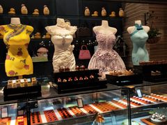 面包甜点陈列柜-富力希尔顿酒店·地阔自助餐厅