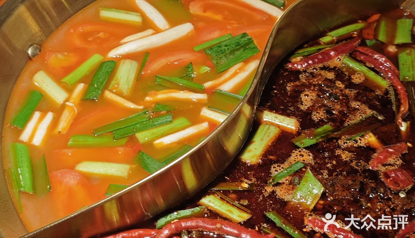 基本上都是附近学生来吃，人气还不错的，人均三四十