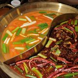 基本上都是附近学生来吃，人气还不错的，人均三四十