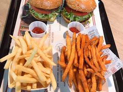 -The Habit Burger Grill 哈比特汉堡(复兴soho店)