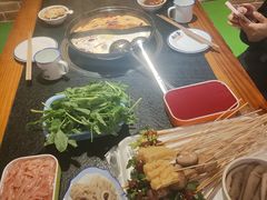 -两三事小郡肝串串香火锅(桂庙店)