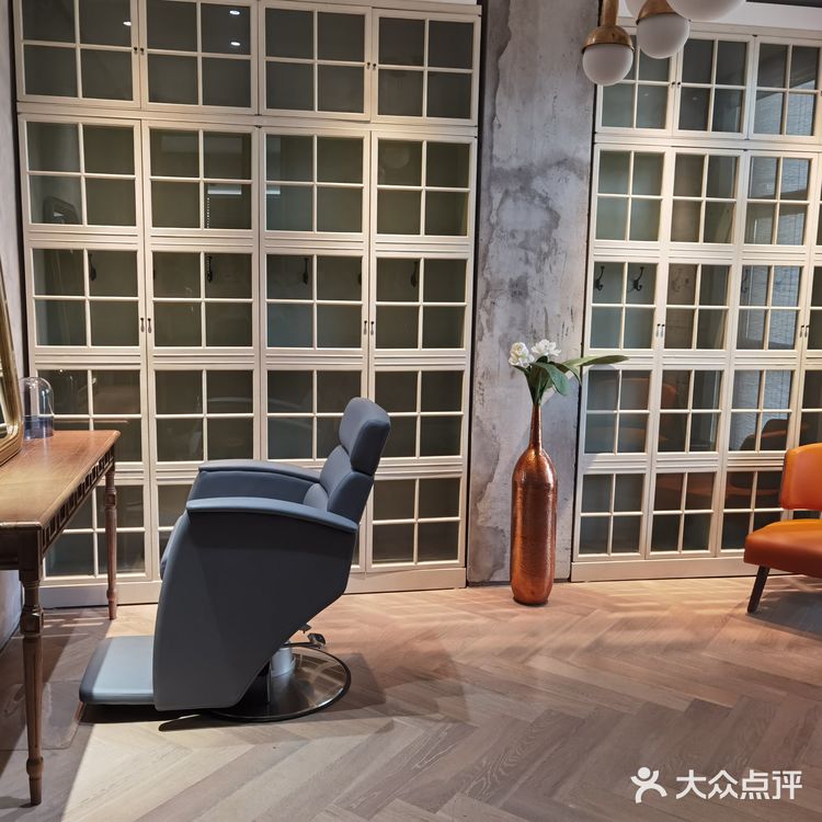 超棒理发店就在这里！