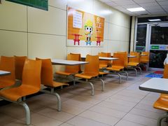 大堂-华莱士·全鸡汉堡(济南大明湖店)