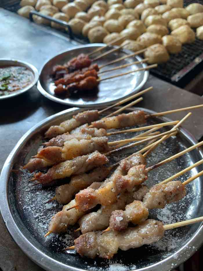 个旧小香烧烤-"很小的一家店,几乎来的都是老昆明,经常路.