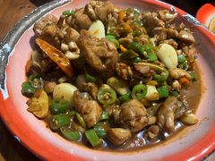 红烧牛蛙-老三样·美食研究中心(世贸路店)