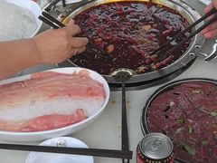 -茅草房·河畔园林火锅