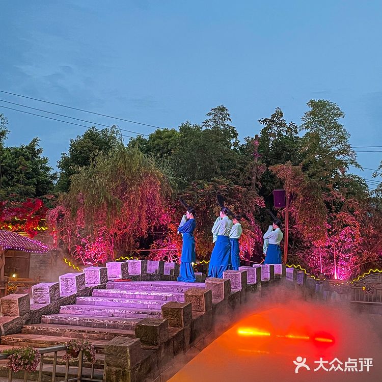 感谢迪丽热巴‼️南山上这家火锅店怎么能美得如此过分‼️