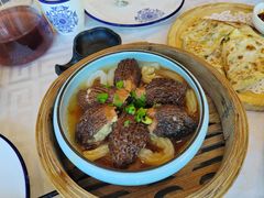 羊肚菌蒸让肉汁-五月花海鲜城