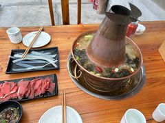 -果松木炭酸菜铜火锅·外婆参鸡汤