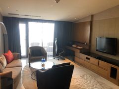 -上海滴水湖皇冠假日酒店