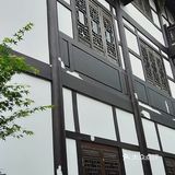 院内呢有曼陀罗，还有憨态可掬的小和尚