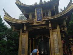 -峨眉山报国寺