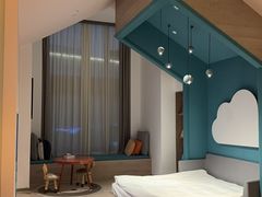 -上海虹桥中心爱琴海亚朵S酒店