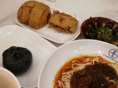 -李与白包子铺(桐梓林店)