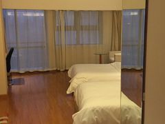 -全季酒店(重庆李子坝牛角沱地铁站店)