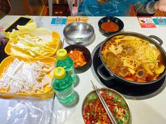 -运气牛自助酱大骨火锅(南京东路店)