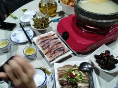 -墨脱石锅椰子鸡•香草鸭•东山羊(大东海店)