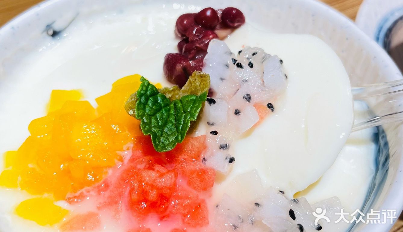 来打卡乐山非遗文化，最近跟跷脚牛肉杠上了[得意]