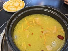 鸡火腿双拼锅底-野菌皇海景野生菌火锅(滨海大道店)
