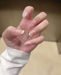 -苏彩·皮肤管理美甲美睫
