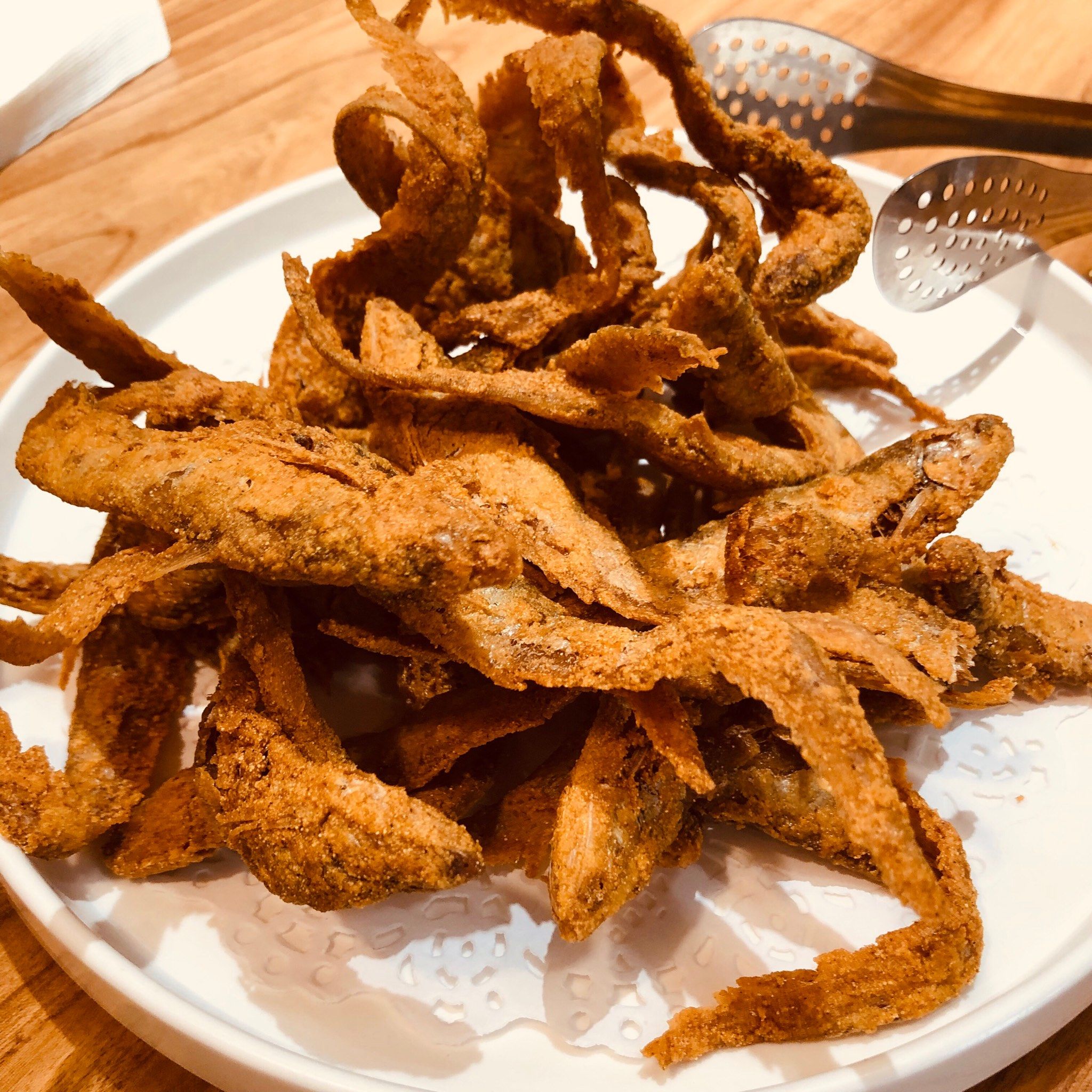 n非常有家常菜的味道,炸黄河刀鱼刺都酥了,可以直接吃,吃不出鱼腥来