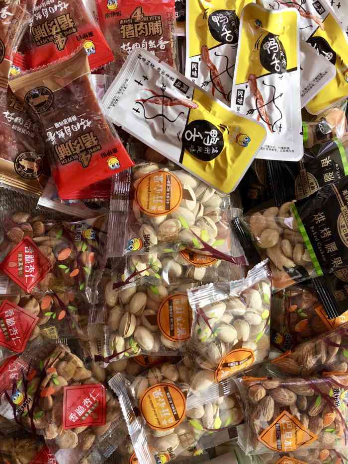 来伊份(大连西路三店)-"每次去都会买好多的小零食,牛筋肉是每次都.