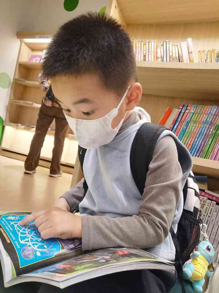 新华书店(保利水城店)-"重新装修的新华书店比以前好多了,以前系四.