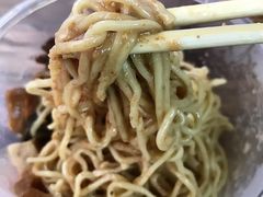 -松树干拌面店