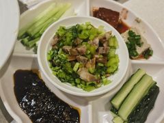 熏肘子卷烙饼-花家八爷府(王府井·故宫店)