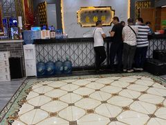 -凤凰路何眼镜香辣蟹(花果园店)