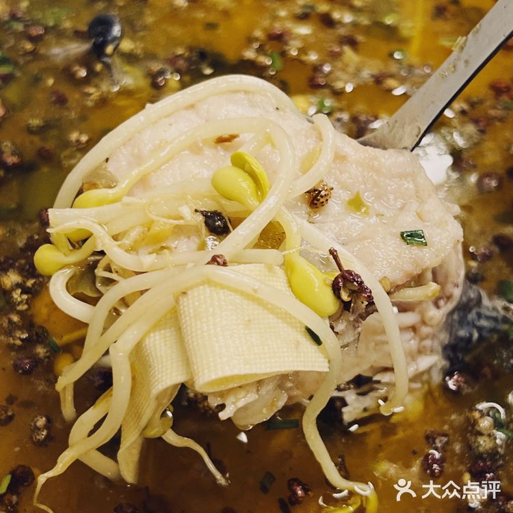 冒菜米线也好吃～btw非常好奇老板的黄焖鸡了