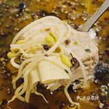冒菜米线也好吃～btw非常好奇老板的黄焖鸡了