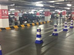 -虹桥火车站-停车场