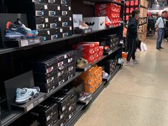 -NIKE上海青浦换季优惠店