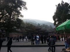 -峨眉山报国寺